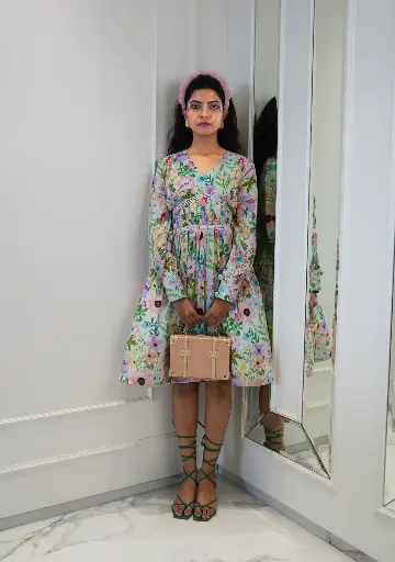 Line Flower Girl